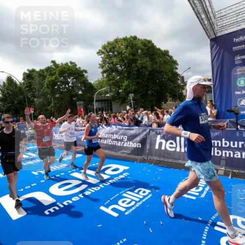 29.06.2025 - hella hamburg halbmarathon Zöllner http://msf.ph/oto/8449202 29.06.2025 10:58:39 Ziel 2619, 2978, 3251, 4467, 5341, 6592, 6595, 7082, 7659, 8322, 9316, 12712, 12809, 12862, 12879, 13694, 18501, 18556 meine-sportfotos.de