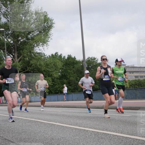 29.06.2025 - hella hamburg halbmarathon Luisa Fischer http://msf.ph/oto/8449210 29.06.2025 10:31:22 Kennedybrücke 7497, 7667, 413, 10412, 5939, 5056, 13043, 5285, 5707, 5939, 7497, 7667, 7764, 7980, 9855, 10412, 10413 meine-sportfotos.de