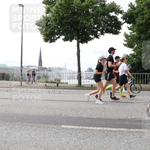 29.06.2025 - hella hamburg halbmarathon Lena Gebhardt http://msf.ph/oto/8449214 29.06.2025 10:30:37 Lombardsbrücke 1059, 1472, 1647, 2268, 2505, 2569, 2754, 2755, 2901, 3131, 3281, 3443, 3573, 4198, 4575, 4819, 6344, 6556, 6616, 7071, 7120, 9830, 10880, 11981, 11984, 12349, 12350, 12460, 12461, 12504, 12687, 12688, 12710, 13418, 14216, 14421, 14803, 15299, 15757, 15789, 15938, 16504, 16601, 16604, 16791, 16864, 18046, 18362, 18671, 18795, 18860 meine-sportfotos.de