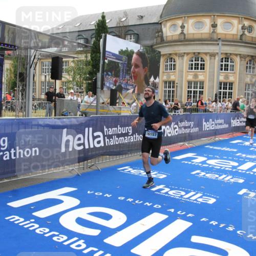 29.06.2025 - hella hamburg halbmarathon Michael Strokosch http://msf.ph/oto/8449216 29.06.2025 10:29:11 Ziel 3043, 8473, 10171, 10351, 16157, 19194 meine-sportfotos.de