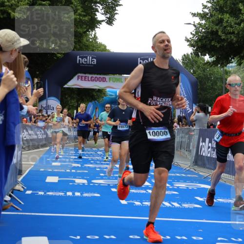 29.06.2025 - hella hamburg halbmarathon Strokosch-Dieckow http://msf.ph/oto/8449229 29.06.2025 10:48:32 Ziel 1163, 1176, 2213, 4553, 5421, 9262, 9538, 10000, 10859, 10860, 11451, 11579, 12149, 12690, 12840, 13962, 14033, 14511, 14990, 15573, 15808, 15917, 17395, 17855, 18251, 18790, 18815, 18923 meine-sportfotos.de