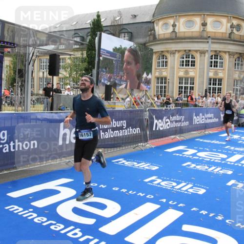 29.06.2025 - hella hamburg halbmarathon Michael Strokosch http://msf.ph/oto/8449233 29.06.2025 10:29:12 Ziel 3043, 8473, 10171, 16157, 19194 meine-sportfotos.de