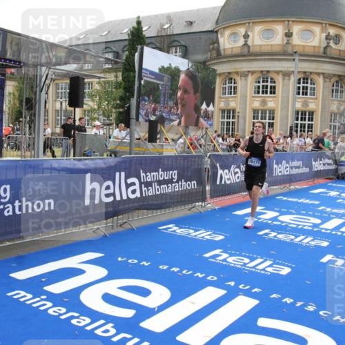 29.06.2025 - hella hamburg halbmarathon Michael Strokosch http://msf.ph/oto/8449255 29.06.2025 10:29:13 Ziel 3043, 8473, 10171, 16157, 19194 meine-sportfotos.de