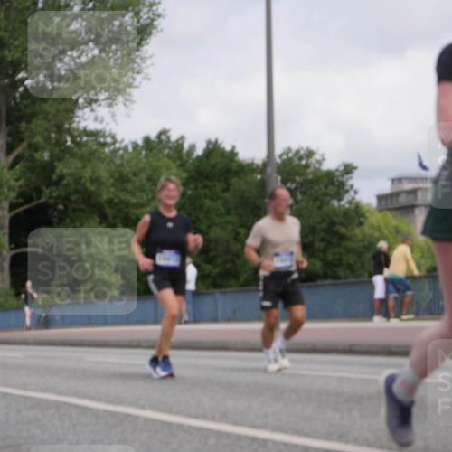 29.06.2025 - hella hamburg halbmarathon Luisa Fischer http://msf.ph/oto/8449264 29.06.2025 10:31:24 Kennedybrücke 768, 5285, 5939, 6102, 7497, 7667, 7980, 10412, 10413 meine-sportfotos.de
