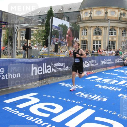 29.06.2025 - hella hamburg halbmarathon Michael Strokosch http://msf.ph/oto/8449265 29.06.2025 10:29:13 Ziel 3043, 8473, 10171, 16157, 19194 meine-sportfotos.de