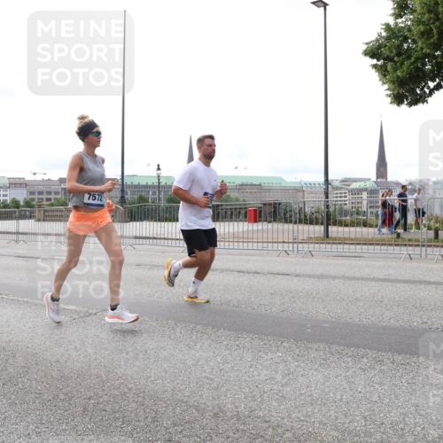 29.06.2025 - hella hamburg halbmarathon Lena Gebhardt http://msf.ph/oto/8449296 29.06.2025 10:30:39 Lombardsbrücke 7572, 1059, 1472, 1647, 2268, 2505, 2569, 2754, 2755, 2901, 3131, 3281, 3443, 4198, 4575, 4819, 6344, 6556, 6616, 7071, 7120, 9830, 10880, 11981, 11984, 12349, 12350, 12460, 12461, 12504, 12687, 12688, 12710, 13418, 14095, 14216, 14421, 14803, 15299, 15757, 15789, 15938, 16504, 16601, 16604, 16791, 16864, 18046, 18362, 18671, 18795, 18860 meine-sportfotos.de