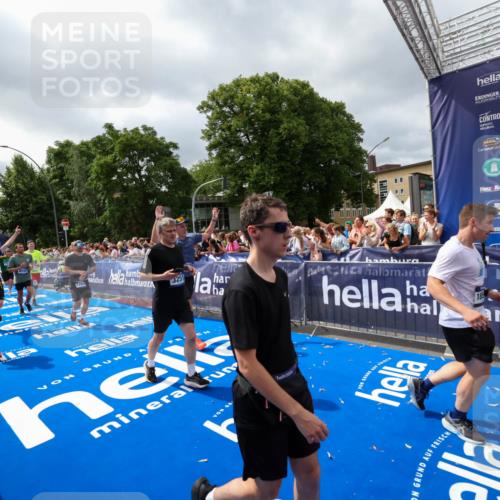 29.06.2025 - hella hamburg halbmarathon Zöllner http://msf.ph/oto/8449299 29.06.2025 10:58:41 Ziel 1319, 2619, 2978, 3251, 4467, 6592, 6595, 7082, 7659, 8322, 9316, 12712, 12809, 12862, 12879, 13694, 15197, 16189, 18501, 18556, 18587 meine-sportfotos.de