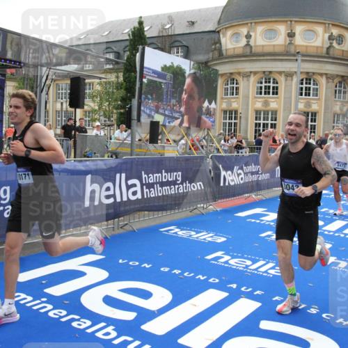 29.06.2025 - hella hamburg halbmarathon Michael Strokosch http://msf.ph/oto/8449301 29.06.2025 10:29:14 Ziel 3043, 8473, 10171, 16157, 19194 meine-sportfotos.de