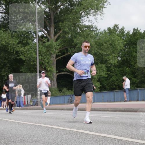 29.06.2025 - hella hamburg halbmarathon Luisa Fischer http://msf.ph/oto/8449322 29.06.2025 10:31:27 Kennedybrücke 13860, 6102, 97, 5939, 6102, 7497, 10412, 10413 meine-sportfotos.de