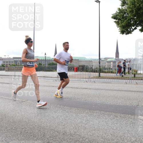 29.06.2025 - hella hamburg halbmarathon Lena Gebhardt http://msf.ph/oto/8449324 29.06.2025 10:30:39 Lombardsbrücke 7572, 1059, 1472, 1647, 2268, 2505, 2569, 2754, 2755, 2901, 3131, 3281, 3443, 4198, 4575, 4819, 6344, 6556, 6616, 7071, 7120, 9830, 10880, 11981, 11984, 12349, 12350, 12460, 12461, 12504, 12687, 12688, 12710, 13418, 14095, 14216, 14421, 14803, 15299, 15757, 15789, 15938, 16504, 16601, 16604, 16791, 16864, 18046, 18362, 18671, 18795, 18860 meine-sportfotos.de