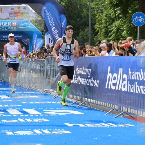 29.06.2025 - hella hamburg halbmarathon Strokosch-Dieckow http://msf.ph/oto/8449342 29.06.2025 10:38:22 Ziel 1042, 1688, 1710, 2745, 3014, 3431, 3790, 6095, 7110, 8571, 14992, 16075, 16280, 18357, 18584, 18761 meine-sportfotos.de