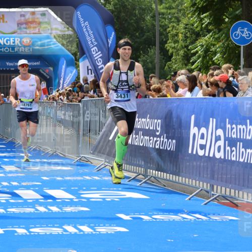 29.06.2025 - hella hamburg halbmarathon Strokosch-Dieckow http://msf.ph/oto/8449369 29.06.2025 10:38:22 Ziel 1042, 1688, 1710, 2745, 3014, 3431, 3790, 6095, 7110, 8571, 14992, 16075, 16280, 18357, 18584, 18761 meine-sportfotos.de