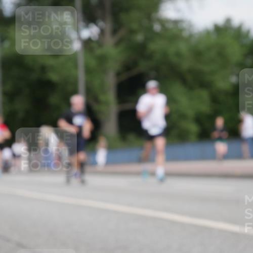 29.06.2025 - hella hamburg halbmarathon Luisa Fischer http://msf.ph/oto/8449370 29.06.2025 10:31:29 Kennedybrücke 4834, 6102, 7497, 10412, 10413 meine-sportfotos.de