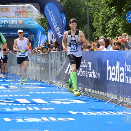 29.06.2025 - hella hamburg halbmarathon Strokosch-Dieckow http://msf.ph/oto/8449401 29.06.2025 10:38:22 Ziel 1042, 1688, 1710, 2745, 3014, 3431, 3790, 6095, 7110, 8571, 14992, 16075, 16280, 18357, 18584, 18761 meine-sportfotos.de