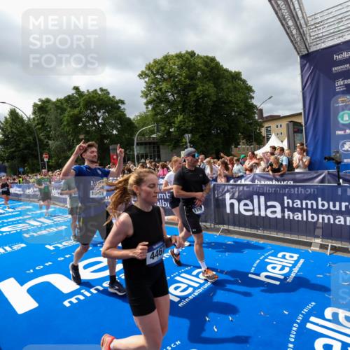 29.06.2025 - hella hamburg halbmarathon Zöllner http://msf.ph/oto/8449402 29.06.2025 10:58:42 Ziel 1319, 2619, 2656, 2978, 3251, 4467, 6592, 6595, 7082, 7659, 8322, 10943, 11605, 11846, 12809, 12862, 13694, 15197, 16189, 18501, 18587 meine-sportfotos.de