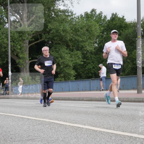 29.06.2025 - hella hamburg halbmarathon Luisa Fischer http://msf.ph/oto/8449407 29.06.2025 10:31:31 Kennedybrücke 15256, 13860, 6102, 4834, 6102, 6259, 6345, 7497 meine-sportfotos.de