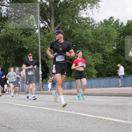 29.06.2025 - hella hamburg halbmarathon Luisa Fischer http://msf.ph/oto/8449416 29.06.2025 10:31:33 Kennedybrücke 5604, 17791, 14205, 256, 13860, 4834, 5604, 6102, 6259, 6345, 7497, 9716 meine-sportfotos.de