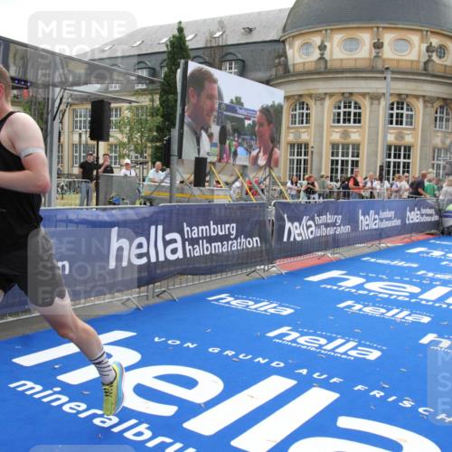 29.06.2025 - hella hamburg halbmarathon Michael Strokosch http://msf.ph/oto/8449417 29.06.2025 10:29:16 Ziel 3043, 8473, 12337, 14395, 19194 meine-sportfotos.de