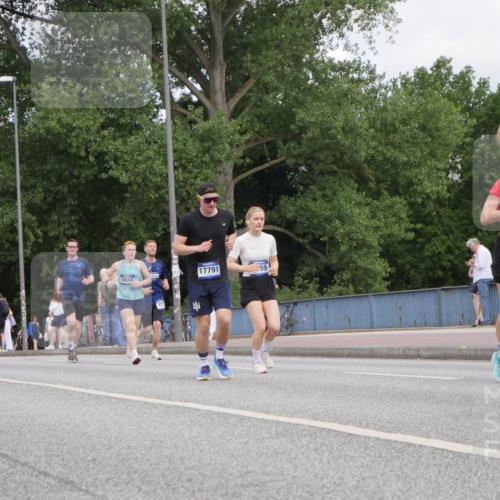 29.06.2025 - hella hamburg halbmarathon Luisa Fischer http://msf.ph/oto/8449441 29.06.2025 10:31:35 Kennedybrücke 483, 5604, 971, 17791, 59, 256, 4834, 5604, 6102, 6259, 6345, 9642, 9716 meine-sportfotos.de