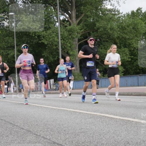 29.06.2025 - hella hamburg halbmarathon Luisa Fischer http://msf.ph/oto/8449457 29.06.2025 10:31:36 Kennedybrücke 18291, 34, 5604, 9716, 17791, 4834, 5604, 6102, 6259, 6345, 9642, 9653, 9654, 9716 meine-sportfotos.de
