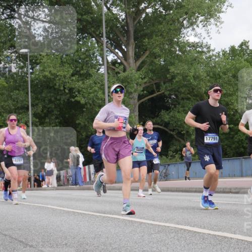 29.06.2025 - hella hamburg halbmarathon Luisa Fischer http://msf.ph/oto/8449476 29.06.2025 10:31:37 Kennedybrücke 9654, 18291, 5604, 6259, 17791, 9719, 4834, 5604, 6259, 6345, 9642, 9653, 9654, 9716 meine-sportfotos.de