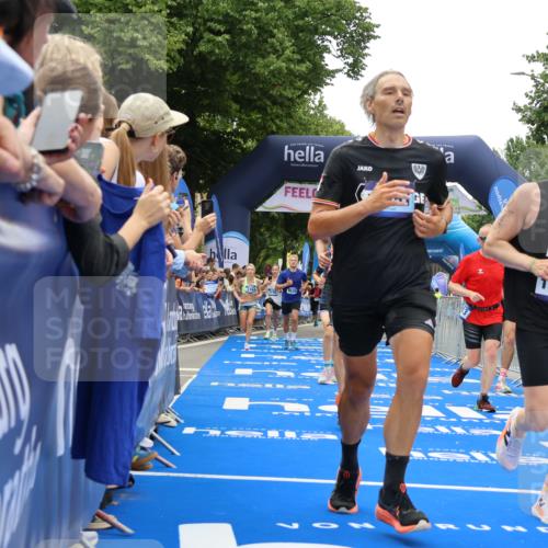 29.06.2025 - hella hamburg halbmarathon Strokosch-Dieckow http://msf.ph/oto/8449501 29.06.2025 10:48:31 Ziel 1163, 1176, 2213, 3747, 4553, 5362, 5421, 6081, 9262, 9538, 10000, 10859, 10860, 11451, 11579, 12149, 12549, 12690, 12840, 13962, 14033, 14990, 15573, 15808, 15917, 17395, 17855, 18251, 18790, 18815, 18923 meine-sportfotos.de