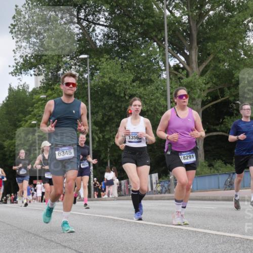 29.06.2025 - hella hamburg halbmarathon Luisa Fischer http://msf.ph/oto/8449528 29.06.2025 10:31:39 Kennedybrücke 12842, 11692, 965, 6345, 9654, 1356, 18291, 4834, 5604, 6259, 6345, 9642, 9653, 9654, 9716 meine-sportfotos.de