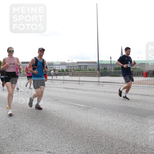 29.06.2025 - hella hamburg halbmarathon Lena Gebhardt http://msf.ph/oto/8449530 29.06.2025 10:30:42 Lombardsbrücke 2754, 2755, 4198, 183, 1059, 1472, 1647, 2268, 2505, 2569, 2754, 2755, 2901, 3131, 3281, 4198, 4575, 4819, 6344, 6556, 6620, 7071, 7120, 9830, 10880, 10989, 11981, 11984, 12349, 12350, 12384, 12460, 12461, 12687, 12688, 13418, 14095, 14216, 14421, 14803, 15299, 15757, 15789, 15938, 16504, 16791, 16864, 17742, 18046, 18362, 18671, 18795, 18860, 19052 meine-sportfotos.de