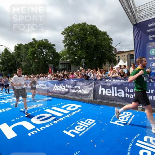 29.06.2025 - hella hamburg halbmarathon Zöllner http://msf.ph/oto/8449547 29.06.2025 10:58:45 Ziel 1319, 2656, 5675, 6592, 7659, 8322, 8929, 10943, 11605, 11846, 12862, 13512, 13694, 13880, 14266, 14902, 15197, 16189, 17839, 18587 meine-sportfotos.de