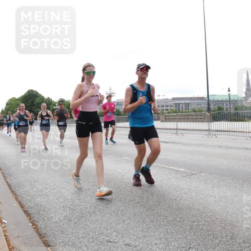 29.06.2025 - hella hamburg halbmarathon Lena Gebhardt http://msf.ph/oto/8449564 29.06.2025 10:30:42 Lombardsbrücke 2754, 2755, 4198, 1059, 1472, 1647, 2268, 2505, 2569, 2754, 2755, 2901, 3131, 3281, 4198, 4575, 4819, 6344, 6556, 6620, 7071, 7120, 9830, 10880, 10989, 11981, 11984, 12349, 12350, 12384, 12460, 12461, 12687, 12688, 13418, 14095, 14216, 14421, 14803, 15299, 15757, 15789, 15938, 16504, 16791, 16864, 17742, 18046, 18362, 18671, 18795, 18860, 19052 meine-sportfotos.de