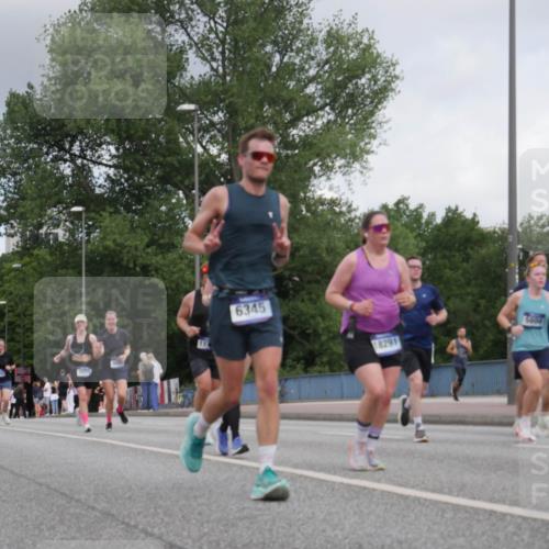 29.06.2025 - hella hamburg halbmarathon Luisa Fischer http://msf.ph/oto/8449573 29.06.2025 10:31:40 Kennedybrücke 114, 6345, 18291, 5604, 2688, 4834, 5604, 6259, 6345, 9642, 9653, 9654, 9716 meine-sportfotos.de