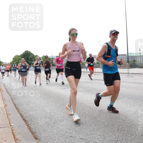 29.06.2025 - hella hamburg halbmarathon Lena Gebhardt http://msf.ph/oto/8449577 29.06.2025 10:30:42 Lombardsbrücke 2754, 2755, 4198, 1984, 1059, 1472, 1647, 2268, 2505, 2569, 2754, 2755, 2901, 3131, 3281, 4198, 4575, 4819, 6344, 6556, 6620, 7071, 7120, 9830, 10880, 10989, 11981, 11984, 12349, 12350, 12384, 12460, 12461, 12687, 12688, 13418, 14095, 14216, 14421, 14803, 15299, 15757, 15789, 15938, 16504, 16791, 16864, 17742, 18046, 18362, 18671, 18795, 18860, 19052 meine-sportfotos.de