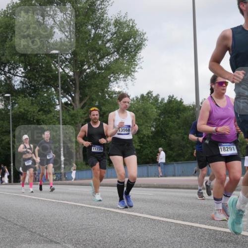 29.06.2025 - hella hamburg halbmarathon Luisa Fischer http://msf.ph/oto/8449613 29.06.2025 10:31:41 Kennedybrücke 9654, 9653, 11739, 13568, 18291, 6345, 97, 2688, 4834, 5604, 6259, 6345, 9642, 9653, 9654, 9716 meine-sportfotos.de
