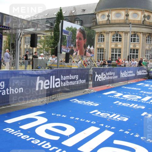 29.06.2025 - hella hamburg halbmarathon Michael Strokosch http://msf.ph/oto/8449632 29.06.2025 10:29:25 Ziel 2075, 8975, 9571, 10156, 12234, 12287, 12337, 13838, 14164, 14395, 15880, 18737, 19203 meine-sportfotos.de