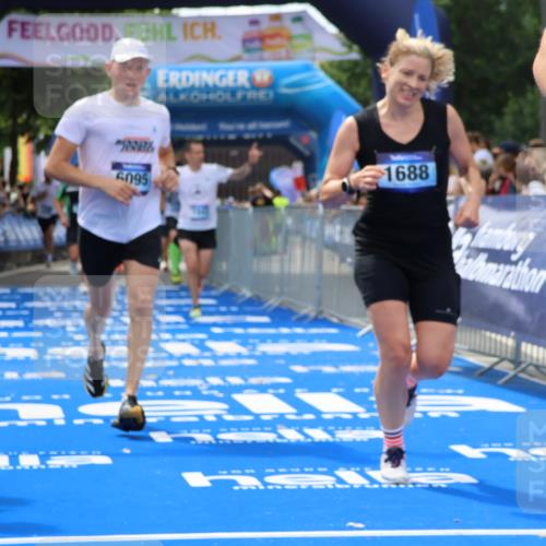 29.06.2025 - hella hamburg halbmarathon Strokosch-Dieckow http://msf.ph/oto/8449663 29.06.2025 10:38:17 Ziel 1042, 1688, 2849, 3431, 5091, 6095, 7110, 7743, 8002, 14688, 14992, 16075, 18584, 18761 meine-sportfotos.de