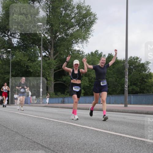 29.06.2025 - hella hamburg halbmarathon Luisa Fischer http://msf.ph/oto/8449664 29.06.2025 10:31:44 Kennedybrücke 12842, 3731, 11692, 9653, 9654, 2688, 3731, 5604, 6259, 7169, 9642, 9653, 9654, 9716 meine-sportfotos.de