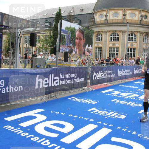 29.06.2025 - hella hamburg halbmarathon Michael Strokosch http://msf.ph/oto/8449668 29.06.2025 10:29:25 Ziel 2075, 8975, 9571, 10156, 12234, 12287, 12337, 13838, 14164, 14395, 15880, 18737, 19203 meine-sportfotos.de