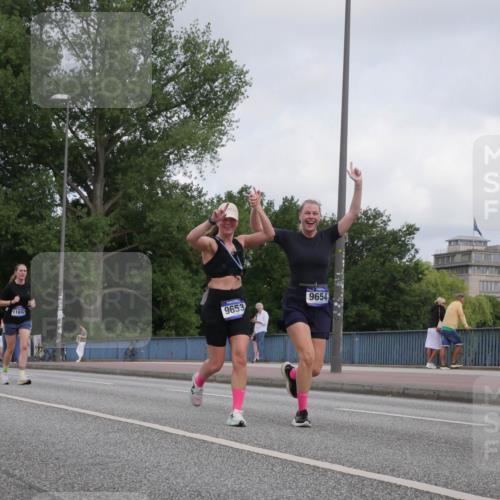 29.06.2025 - hella hamburg halbmarathon Luisa Fischer http://msf.ph/oto/8449676 29.06.2025 10:31:45 Kennedybrücke 3731, 11692, 9653, 9654, 2688, 3731, 5604, 7169, 9642, 9653, 9654, 9716 meine-sportfotos.de