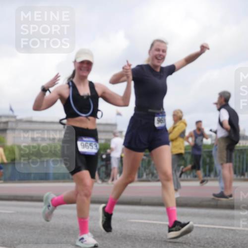 29.06.2025 - hella hamburg halbmarathon Luisa Fischer http://msf.ph/oto/8449723 29.06.2025 10:31:46 Kennedybrücke 10, 3, 9653, 2688, 3731, 5604, 7169, 9642, 9653, 9654, 9716 meine-sportfotos.de