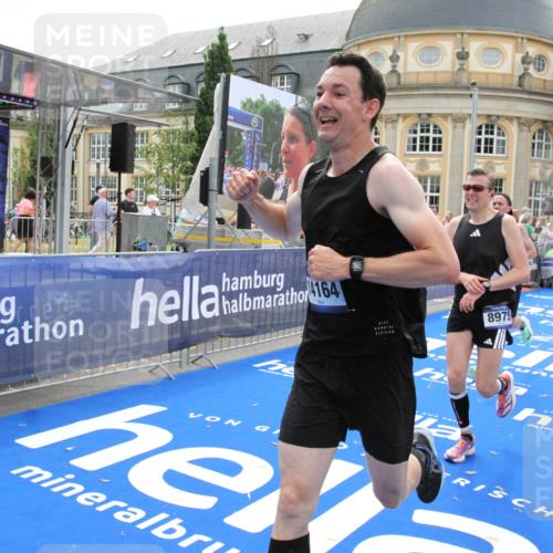 29.06.2025 - hella hamburg halbmarathon Michael Strokosch http://msf.ph/oto/8449732 29.06.2025 10:29:26 Ziel 2075, 8975, 9571, 10156, 12234, 12287, 13838, 14164, 15880, 16118, 18737, 19203 meine-sportfotos.de