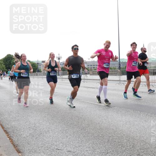 29.06.2025 - hella hamburg halbmarathon Lena Gebhardt http://msf.ph/oto/8449733 29.06.2025 10:30:44 Lombardsbrücke 2754, 2755, 4198, 32, 11984, 21, 18860, 1059, 1472, 1647, 2097, 2268, 2505, 2569, 2754, 2755, 2901, 3131, 3281, 4198, 4575, 4819, 6344, 6556, 6620, 7071, 7120, 7351, 8757, 9576, 9830, 10880, 10989, 11981, 11984, 12349, 12350, 12384, 12460, 12461, 12687, 12688, 13418, 14095, 14216, 14421, 14803, 15299, 15466, 15757, 15789, 15938, 16504, 16791, 16864, 17742, 17966, 18362, 18671, 18795, 18860, 19052 meine-sportfotos.de