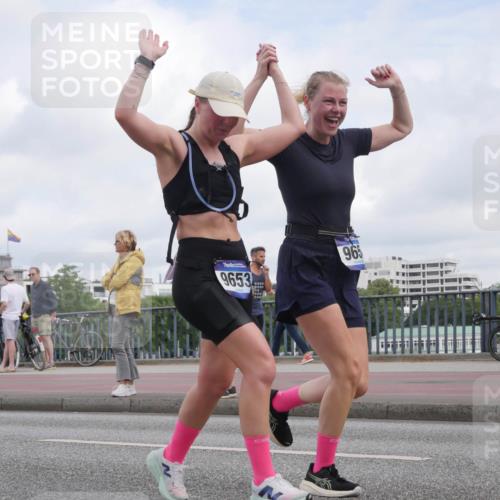29.06.2025 - hella hamburg halbmarathon Luisa Fischer http://msf.ph/oto/8449738 29.06.2025 10:31:47 Kennedybrücke 9653, 0000, 000, 965, 2688, 3731, 4161, 7169, 9642, 9653, 9654 meine-sportfotos.de
