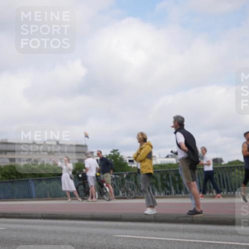 29.06.2025 - hella hamburg halbmarathon Luisa Fischer http://msf.ph/oto/8449760 29.06.2025 10:31:47 Kennedybrücke 2688, 3731, 4161, 7169, 9642, 9653, 9654 meine-sportfotos.de