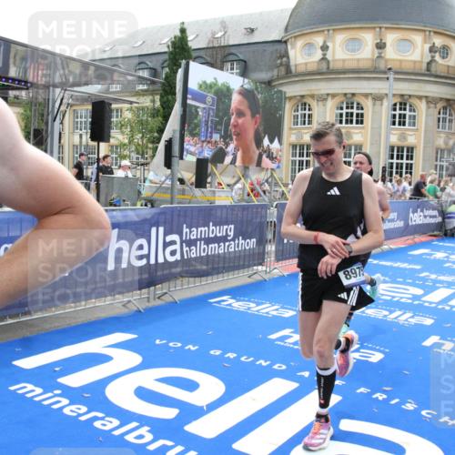 29.06.2025 - hella hamburg halbmarathon Michael Strokosch http://msf.ph/oto/8449767 29.06.2025 10:29:26 Ziel 2075, 8975, 9571, 10156, 12234, 12287, 13838, 14164, 15880, 16118, 18737, 19203 meine-sportfotos.de