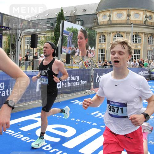 29.06.2025 - hella hamburg halbmarathon Michael Strokosch http://msf.ph/oto/8449820 29.06.2025 10:29:27 Ziel 2075, 8975, 9571, 10156, 12234, 13838, 14164, 15880, 16118, 18737, 19203 meine-sportfotos.de