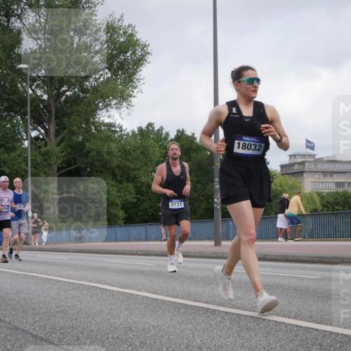 29.06.2025 - hella hamburg halbmarathon Luisa Fischer http://msf.ph/oto/8449837 29.06.2025 10:31:52 Kennedybrücke 2442, 161, 3731, 18032, 2688, 3731, 4161, 5718, 7169, 8056, 10434, 10808 meine-sportfotos.de