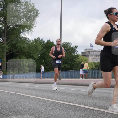 29.06.2025 - hella hamburg halbmarathon Luisa Fischer http://msf.ph/oto/8449856 29.06.2025 10:31:52 Kennedybrücke 12442, 3731, 32, 2688, 3731, 4161, 5718, 7169, 8056, 10434, 10808 meine-sportfotos.de