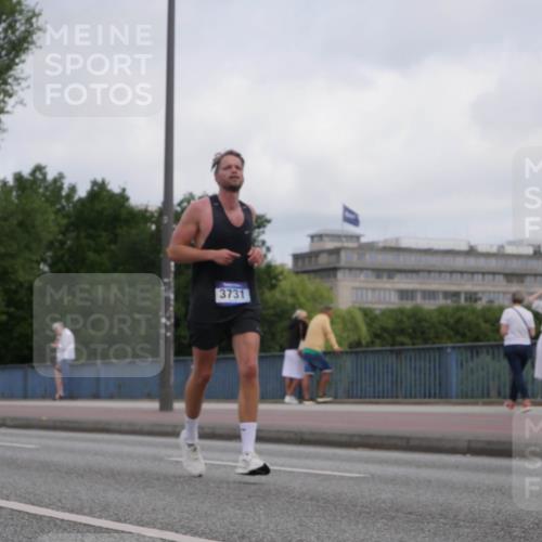 29.06.2025 - hella hamburg halbmarathon Luisa Fischer http://msf.ph/oto/8449870 29.06.2025 10:31:52 Kennedybrücke 3731, 2688, 3731, 4161, 5718, 7169, 8056, 10434, 10808 meine-sportfotos.de