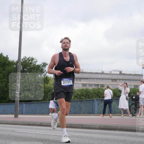 29.06.2025 - hella hamburg halbmarathon Luisa Fischer http://msf.ph/oto/8449886 29.06.2025 10:31:53 Kennedybrücke 3731, 2688, 3731, 4161, 5718, 7169, 8056, 10434, 10808 meine-sportfotos.de