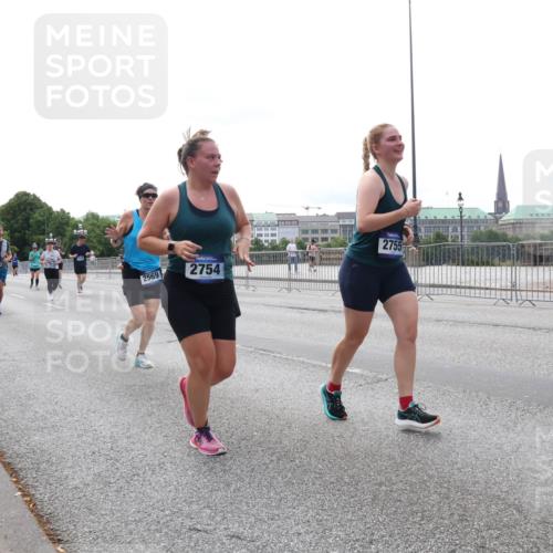 29.06.2025 - hella hamburg halbmarathon Lena Gebhardt http://msf.ph/oto/8449917 29.06.2025 10:30:45 Lombardsbrücke 2569, 2754, 2755, 1059, 1472, 1647, 2097, 2268, 2505, 2569, 2754, 2755, 2901, 3131, 3281, 4198, 4575, 4819, 6344, 6556, 6620, 7071, 7120, 7351, 8757, 9576, 9830, 10880, 10989, 11981, 11984, 12349, 12350, 12384, 12460, 12461, 12687, 12688, 13418, 14095, 14216, 14421, 14803, 15299, 15466, 15757, 15789, 15938, 16504, 16791, 16864, 17742, 17966, 18362, 18795, 18860, 19052 meine-sportfotos.de